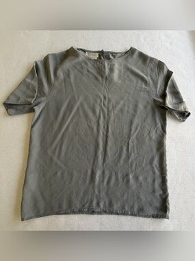 100% Silk Tess Relaxed Short Sleeve Women’s Blouse — Gray
